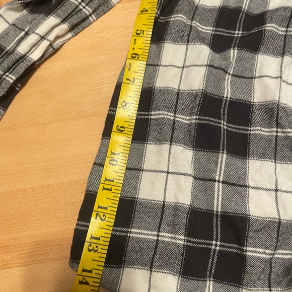 Used black and white women’s flannel. Size small brand me to we - Picture 4 of 14